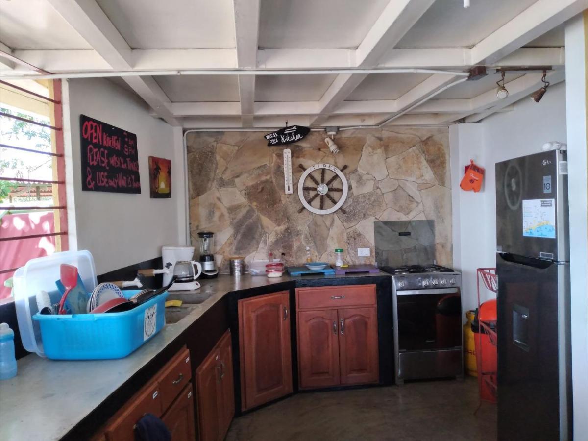 Bananoz Surfhouse Bed & Breakfast Transito Ngoại thất bức ảnh